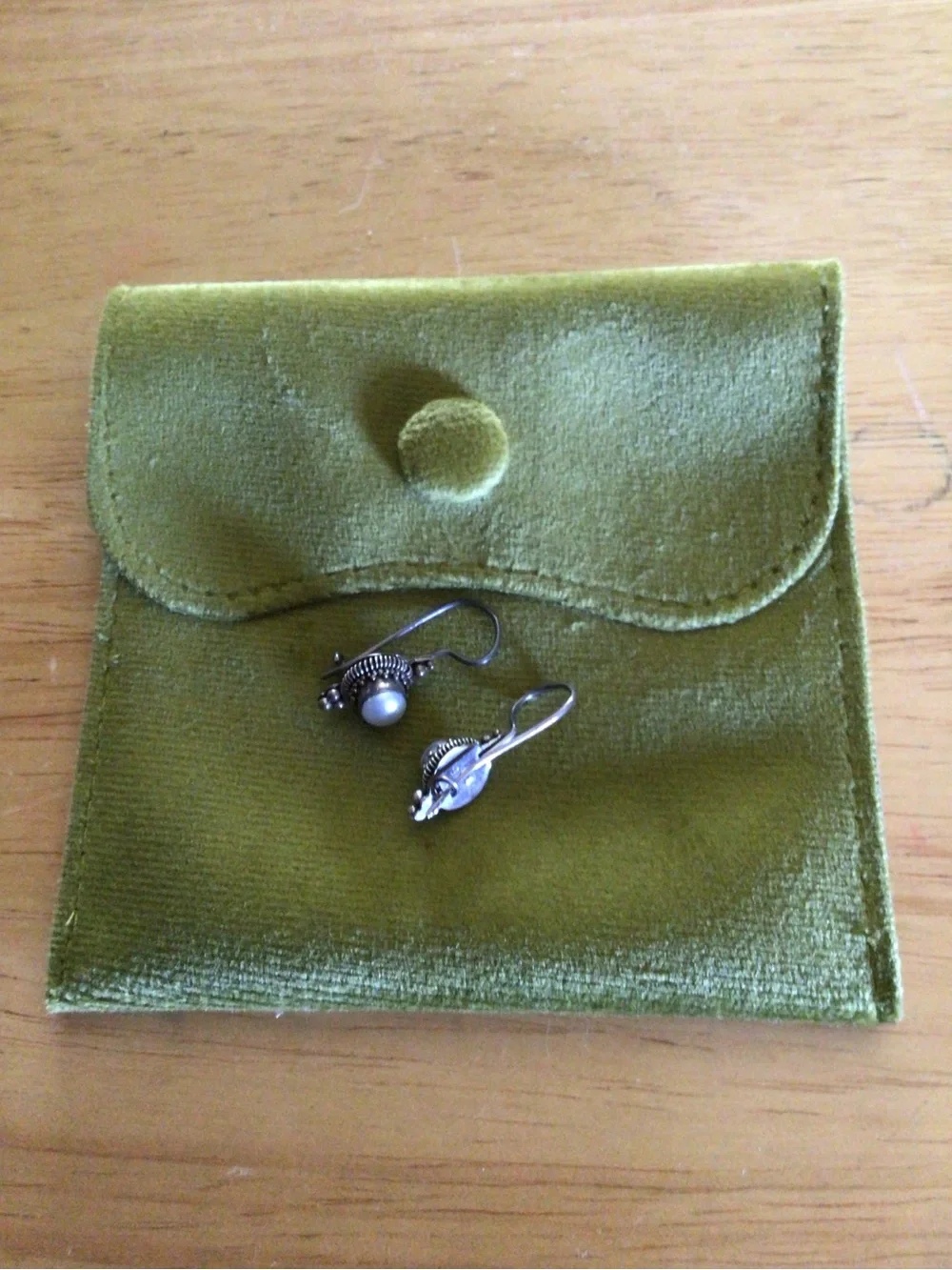 Source Unknown Silver Pearl Drop Earrings on Green Pouch